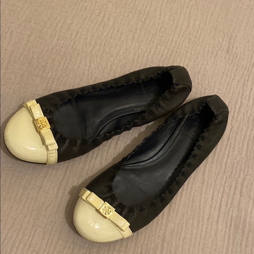 TORY BURCH Women's Black and Cream Flats. Size 7 1/2 - Picture 1 of 6